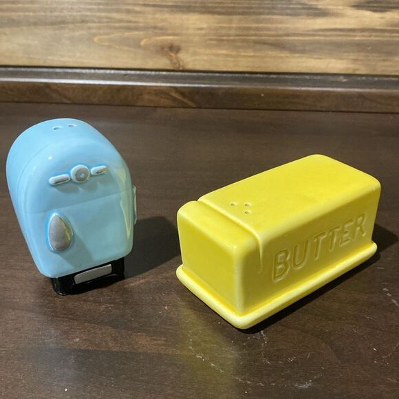 Vintage Hand painted Fridge & Butter Dish Salt & Pepper Shakers - Picture 8 of 11